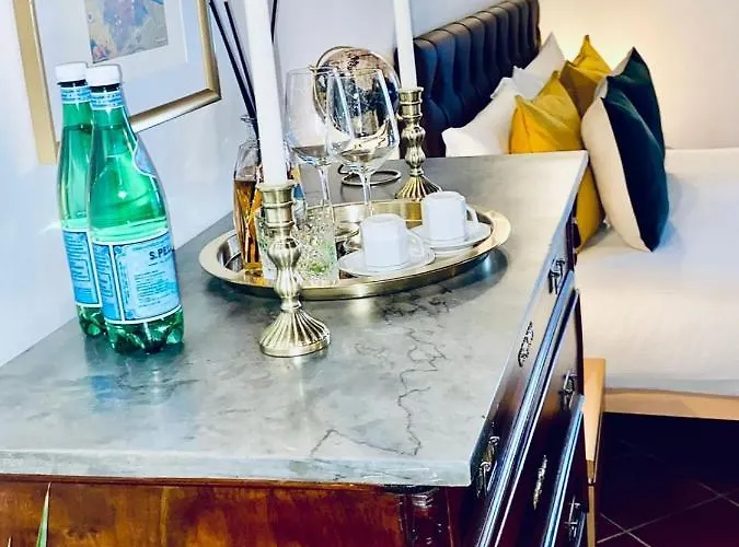 La Mandorla In Piazza Del Duomo *